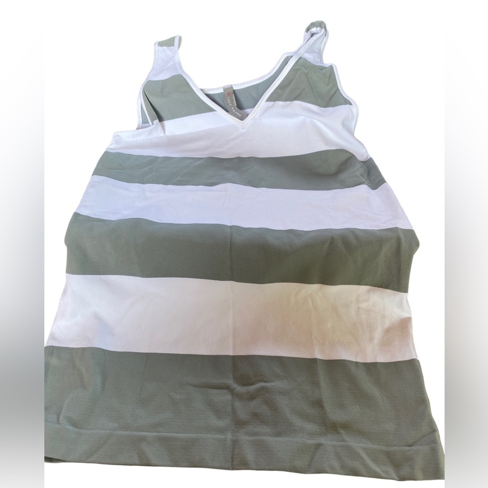 Last Tango knit v neck tank gray and white
